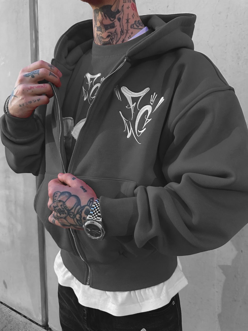 “𝑬𝒔𝒔𝒆𝒏𝒕𝒊𝒂𝒍”
